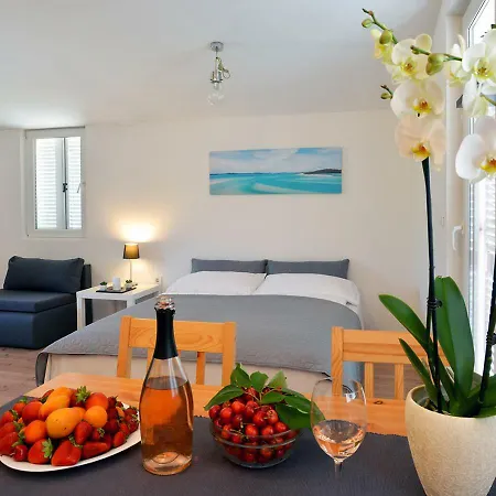 Sunset Garden House * 弗尔萨尔